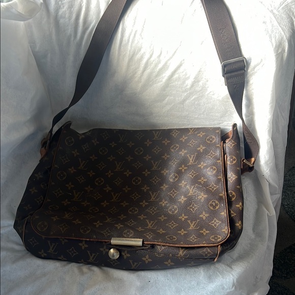 Louis Vuitton - Picture 1 of 14